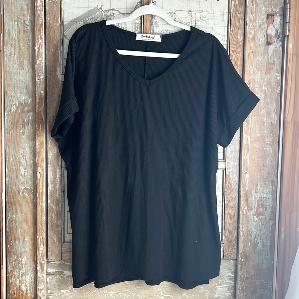 3 Bird Nest ribbed black flowy shirt XL